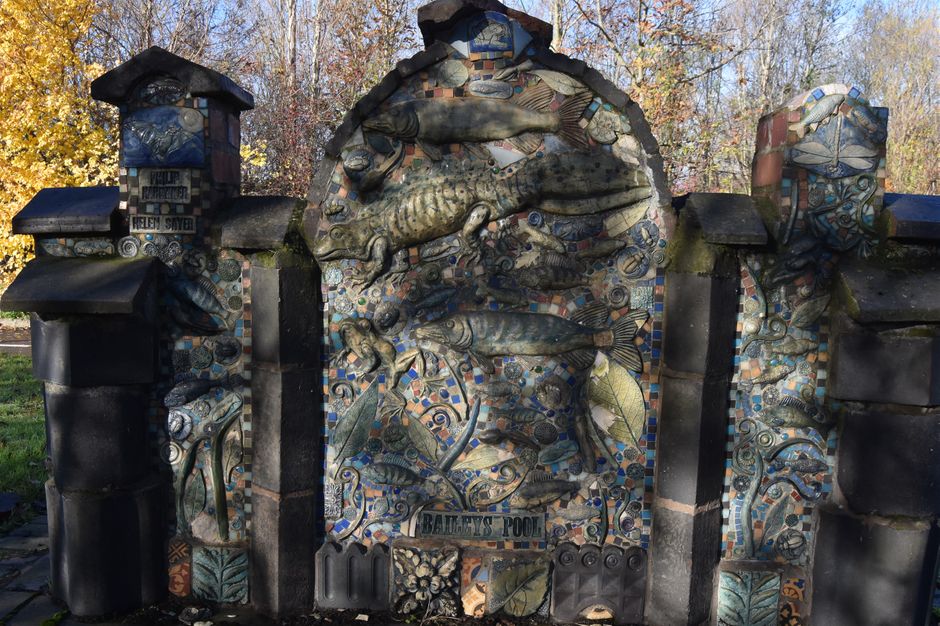 Lunt Path. Newt. Designed by local pupils assisted by Phil Hardaker and Helen Sayer
