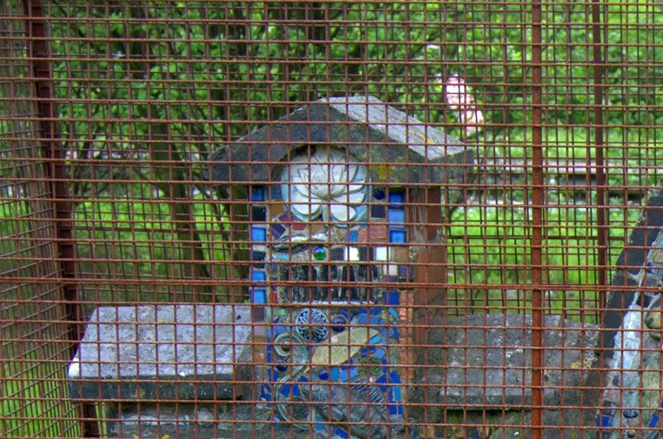 Lunt Path. Newt. Designed by local pupils assisted by Phil Hardaker and Helen Sayer