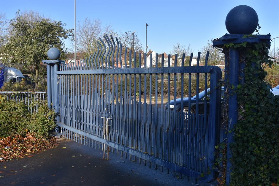 Ornate gates nr Coseley rd roundabout