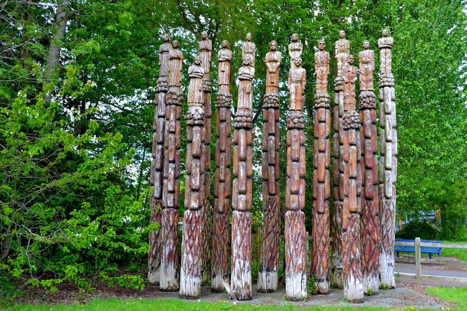 Oxford st Roundabout . Chestnut Totem poles. Carved by Robert Koenig